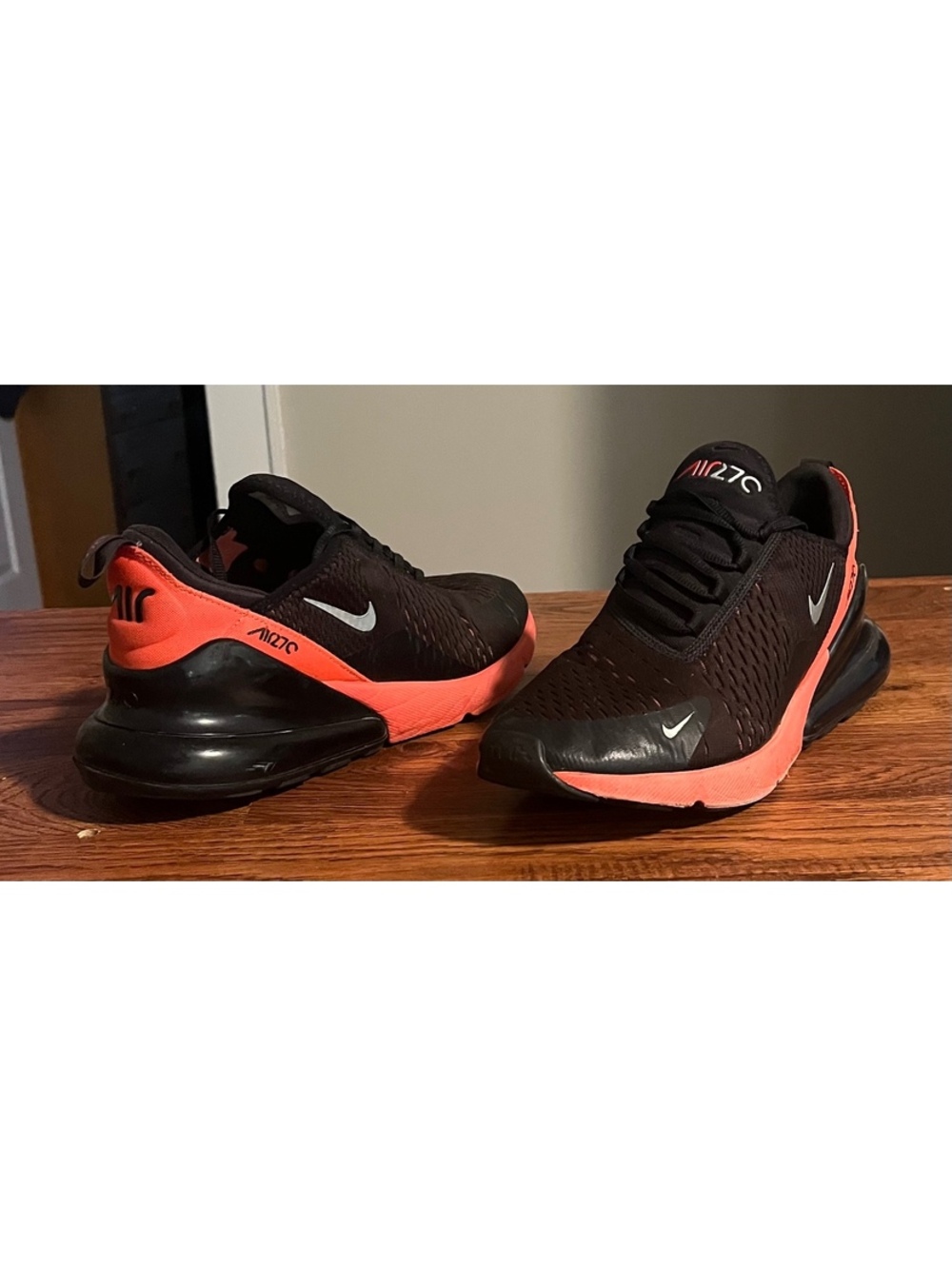 Nike Air Max 270 Men's Running Shoes Black and Red Size 9.5